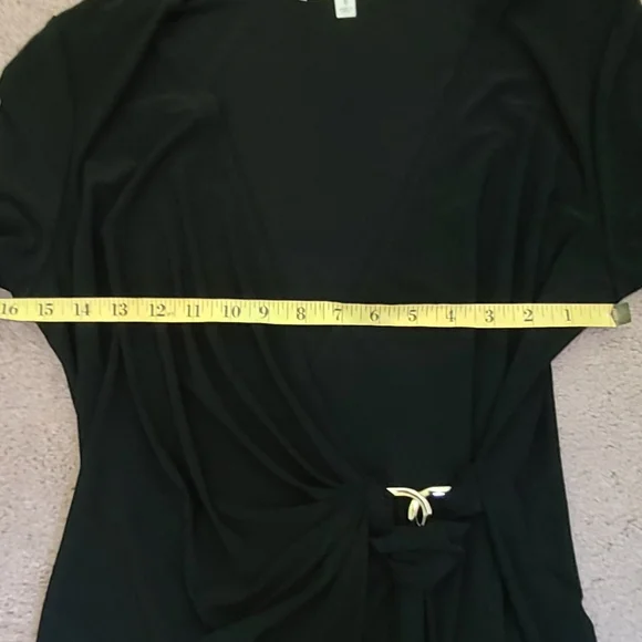 TravelSmith top, black,  wrap front , gold metal clasp S - Picture 5 of 7